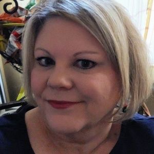 Meet your Posher, Debbie